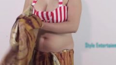 Attractive Young Girls Exposed Her Hot Milky Massive Balloons In Saree